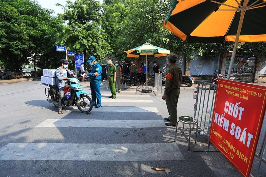 Chốt kiểm soát phòng, chống dịch COVID-19 tại phố Hoàng Đạo Thành, phường Kim Giang. (Ảnh: Tuấn Anh/TTXVN)