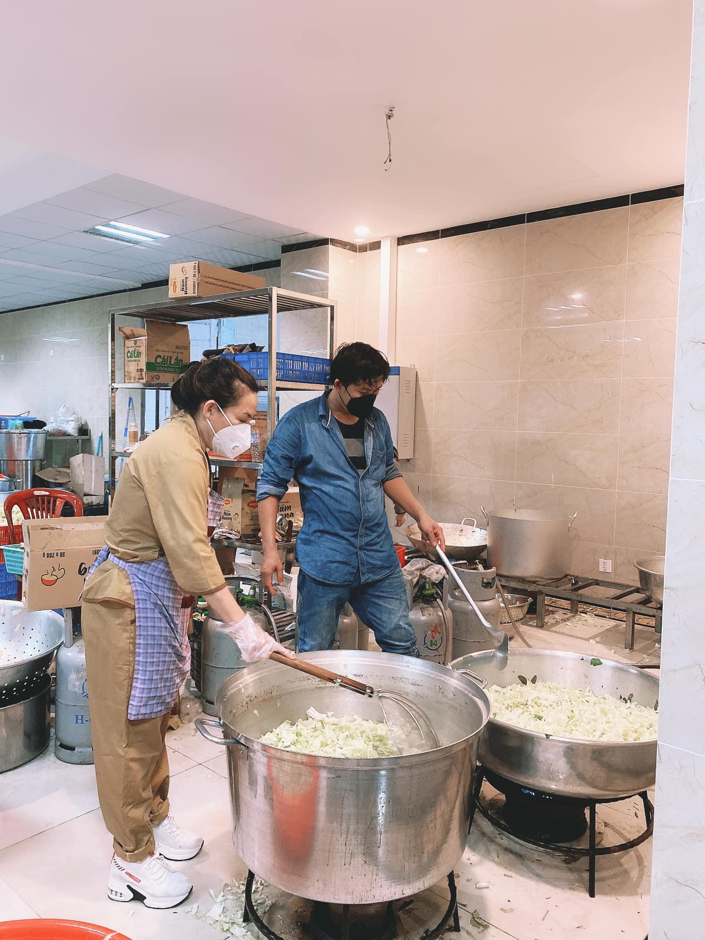 Một số hình ảnh thiện nguyện của Phi Nhung trước khi cô mắc COVID-19.