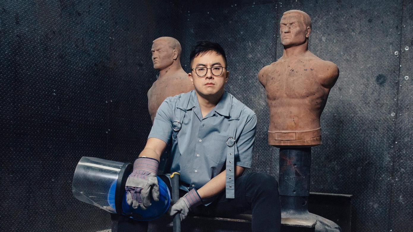 Bowen Yang là nhà văn, biên kịch và nghệ sĩ hài người Mỹ gốc Australia. Năm 2021, Yang nhận một đề cử Primetime Emmy cho Nam diễn viên phụ xuất sắc trong series hài kịch. Ngoài đóng góp cho thành công của chương trình tạp kỹ Saturday Night Live, Bowen Yang cũng tham gia diễn xuất trong nhiều tác phẩm điện ảnh, truyền hình.