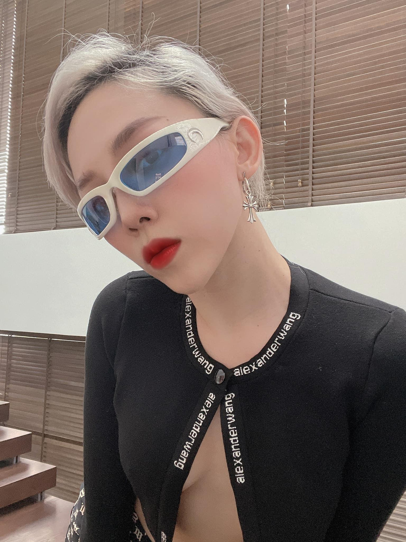 Cô là một trong số ít người đẹp càng ngày càng táo bạo, nổi loạn sau khi kết hôn.