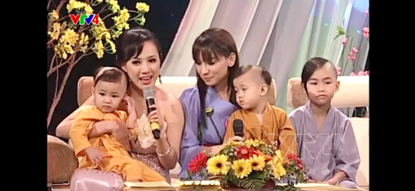 Những hình ảnh của Phi Nhung trên truyền hình cách đây 9 năm. Những hình ảnh của Phi Nhung trên truyền hình cách đây 9 năm.