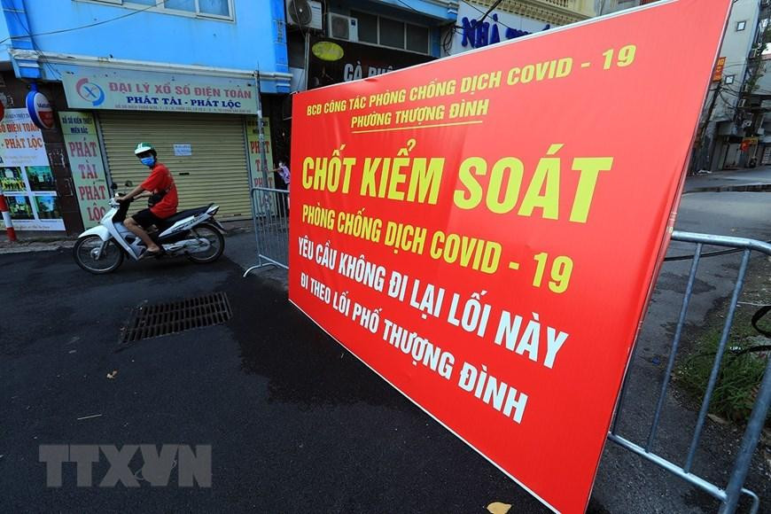 Chốt kiểm soát phòng, chống dịch COVID-19 tại phường Thượng Đình. (Ảnh: Tuấn Anh/TTXVN)
