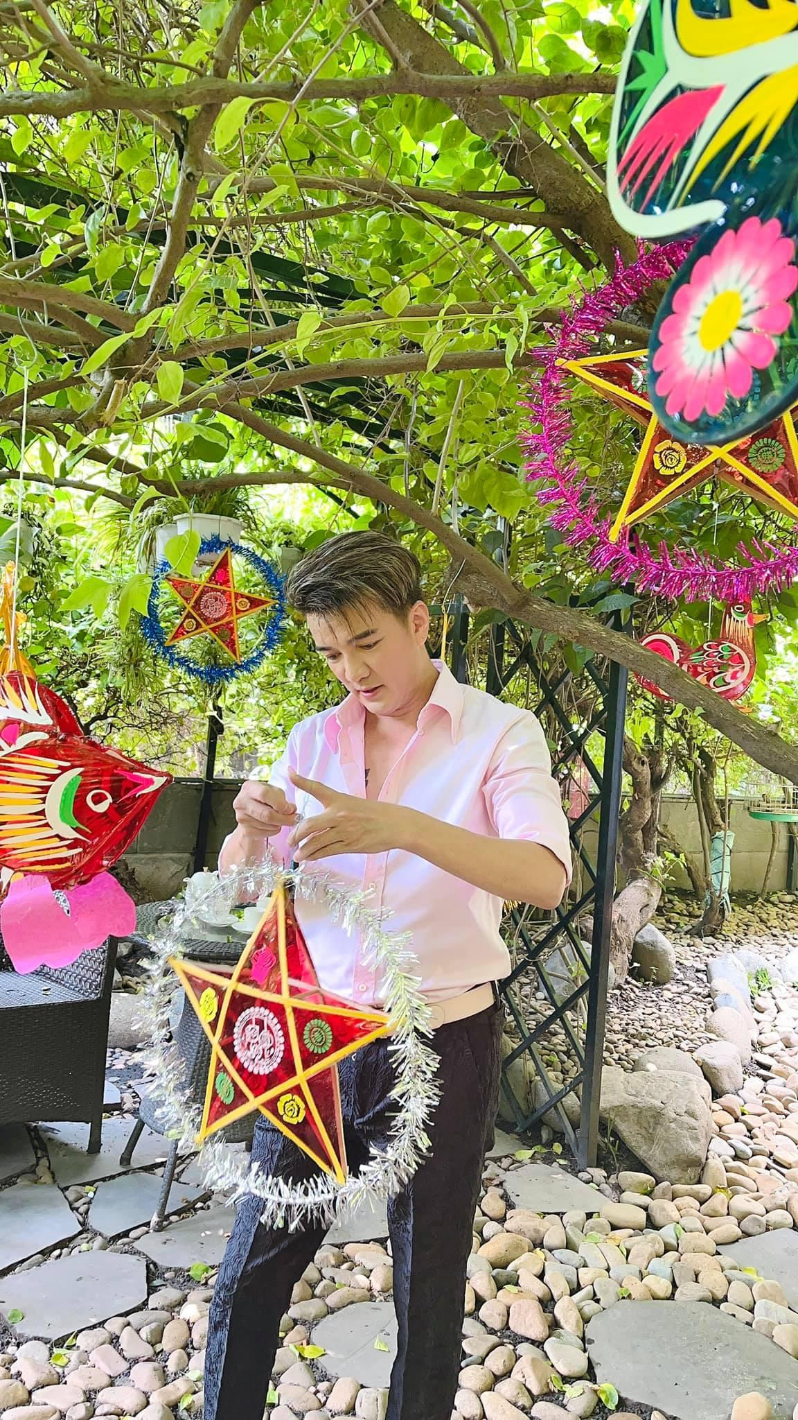 Ngoài ra, Đàm Vĩnh Hưng cho biết, anh đang thực hiện các thủ tục tố cáo hành vi vu khống và xúc phạm nghiêm trọng nhân phẩm, danh dự cũng như uy tín của mình.