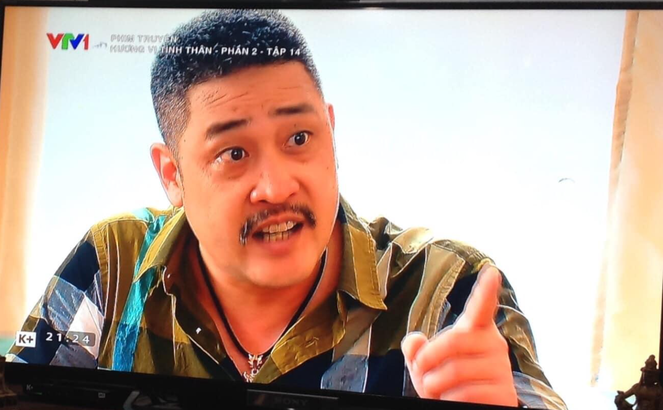 Theo chia sẻ của NSƯT Hồ Phong, nhận vai ông Tấn, nam diễn viên phải thay đổi hoàn toàn cách ăn mặc, thậm chí phải nuôi râu để có được bộ dạng đểu cáng, ranh mãnh của một tay xã hội đen đội lốt doanh nhân.