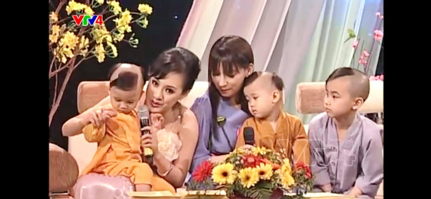 Những hình ảnh của Phi Nhung trên truyền hình cách đây 9 năm. Những hình ảnh của Phi Nhung trên truyền hình cách đây 9 năm.