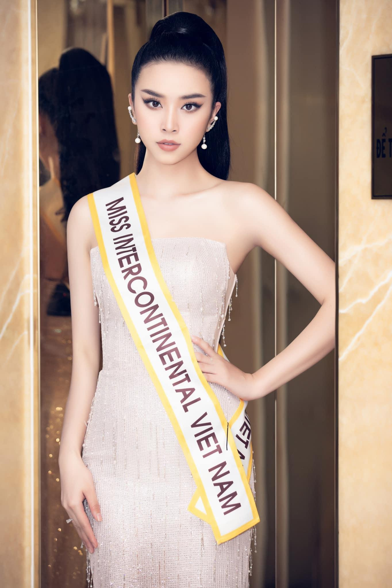 Thuý An cho biết, kỉ niệm đáng nhớ nhất của cô trong cuộc thi Miss Intercontinental 2019 là về bộ trang phục dân tộc với đôi cánh đại bàng. Thuý An cho biết, kỉ niệm đáng nhớ nhất của cô trong cuộc thi Miss Intercontinental 2019 là về bộ trang phục dân tộc với đôi cánh đại bàng.