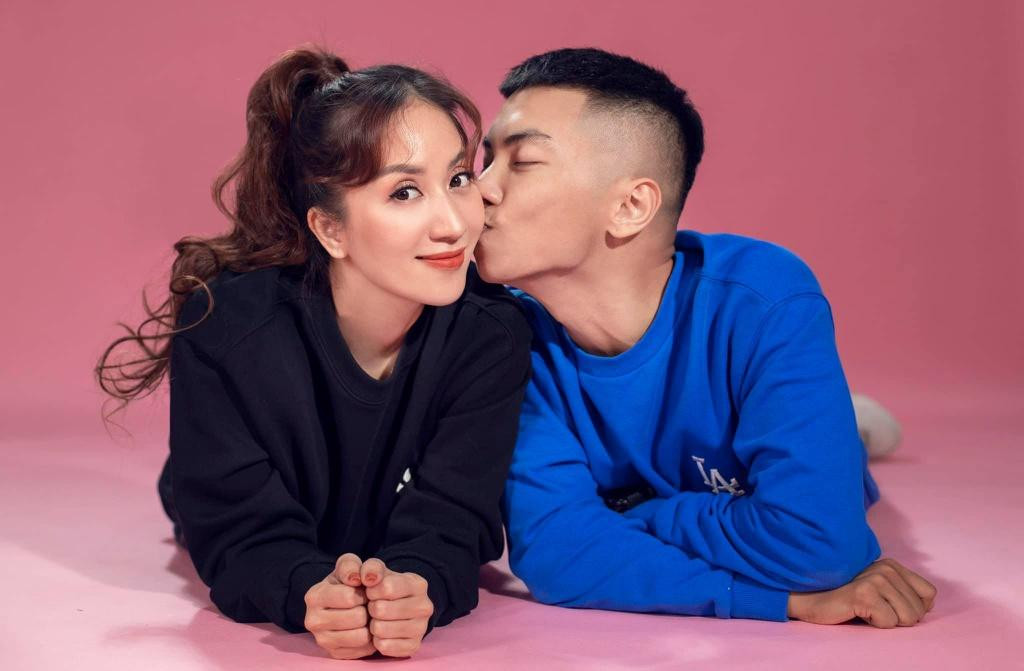 Phan Hiển chưa có động thái gì sau ồn ào vợ livestream lúc nửa đêm.