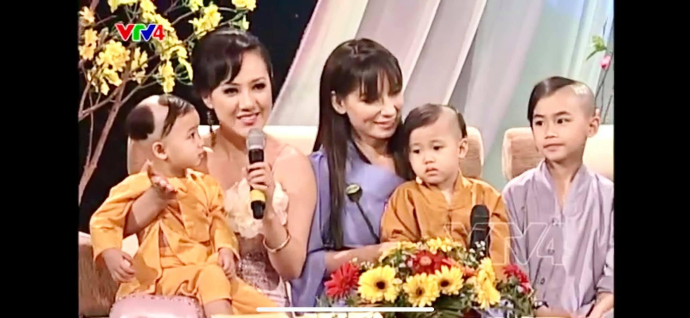 Những hình ảnh của Phi Nhung trên truyền hình cách đây 9 năm. Những hình ảnh của Phi Nhung trên truyền hình cách đây 9 năm.