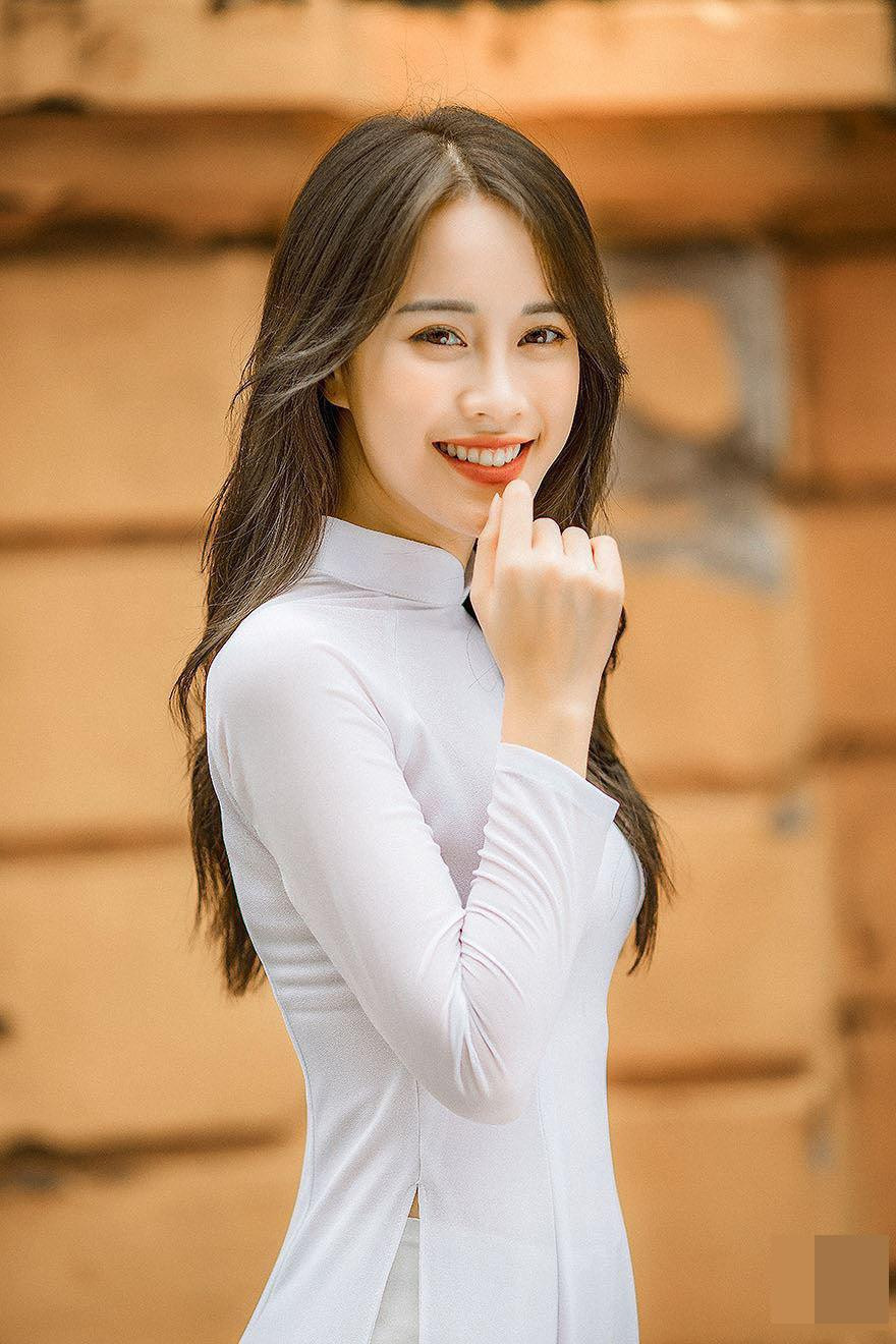 “Mai Phương thích một tình yêu nhẹ nhàng không ồn ào, phô trương. Hai người với nhau thì lãng mạn và hài hước”- cô bộc bạch.