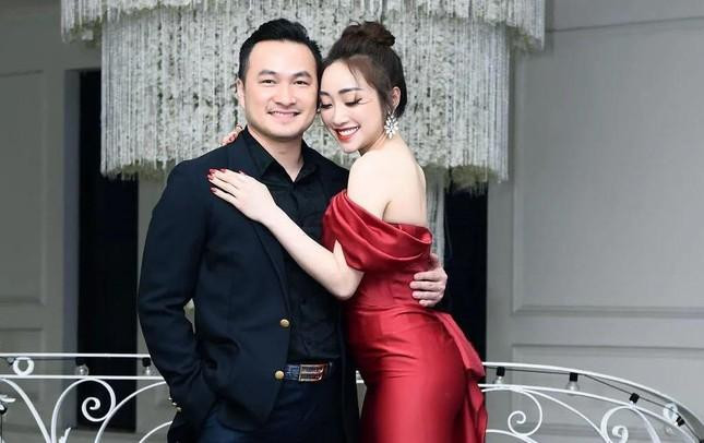 Chi Bảo và bà xã kém anh 16 tuổi - Thuỳ Chang