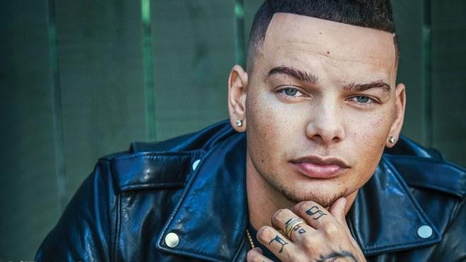 Kane Brown là ca sĩ và nhạc sĩ người Mỹ. Anh nổi tiếng từ mạng xã hội trước khi bắt đầu sự nghiệp ca hát chuyên nghiệp. Brown được coi như hình mẫu để thế hệ nghệ sĩ tiếp theo của dòng nhạc đồng quê noi theo.
