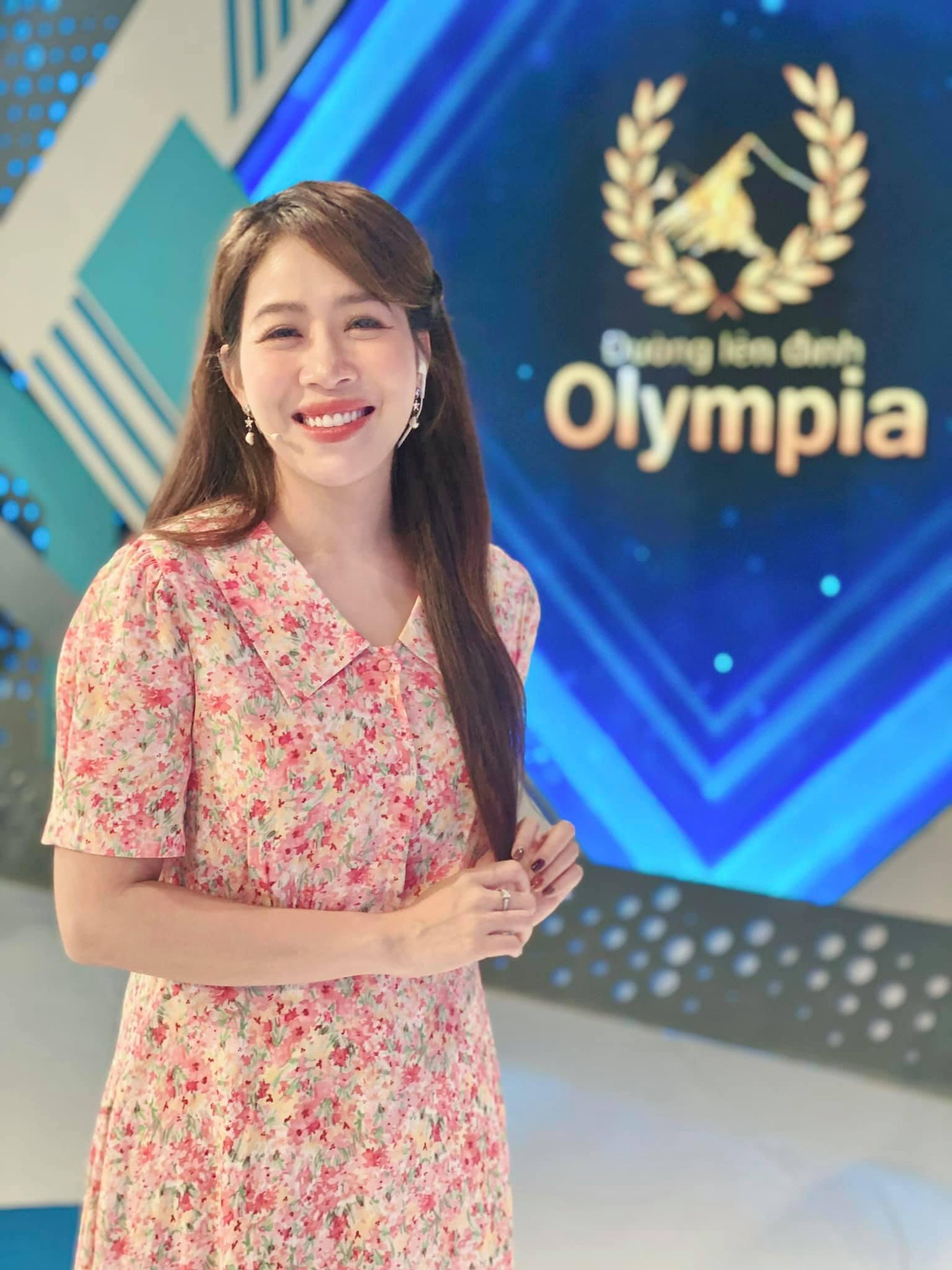 Hình ảnh BTV Diệp Chi thuở mới vào nghề và hiện tại.