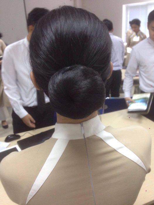 "Búi tóc tròn này từng một thời là niềm tự hào của mình đấy!"- Ngọc Linh cảm thán.