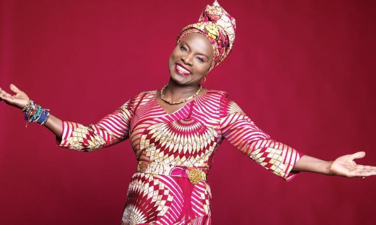 Angélique Kidjo là nữ danh ca người Benin. Bà từng đoạt giải Grammy cho Album World Music xuất sắc. Angélique Kidjo cũng từng tham gia đóng phim. Ngoài nghệ thuật, nữ ca sĩ cũng hoạt động tích cực vì quyền con người. Tạp chí Time gọi bà là “Diva của Châu Phi".