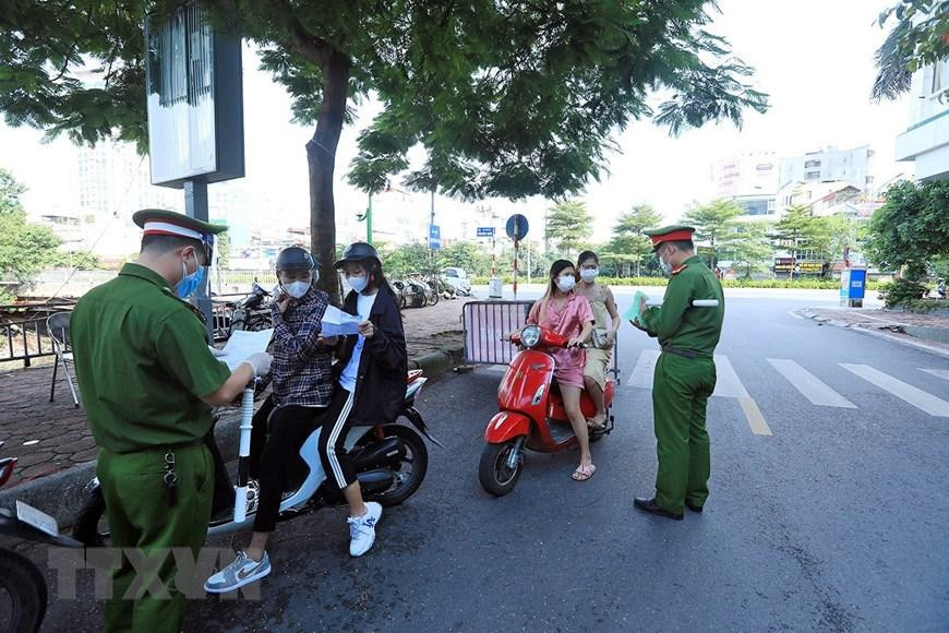 Quận Thanh Xuân thực hiện hàng loạt các biện pháp quyết liệt nhằm hạn chế sự lây lan của dịch bệnh. (Ảnh: Tuấn Anh/TTXVN)