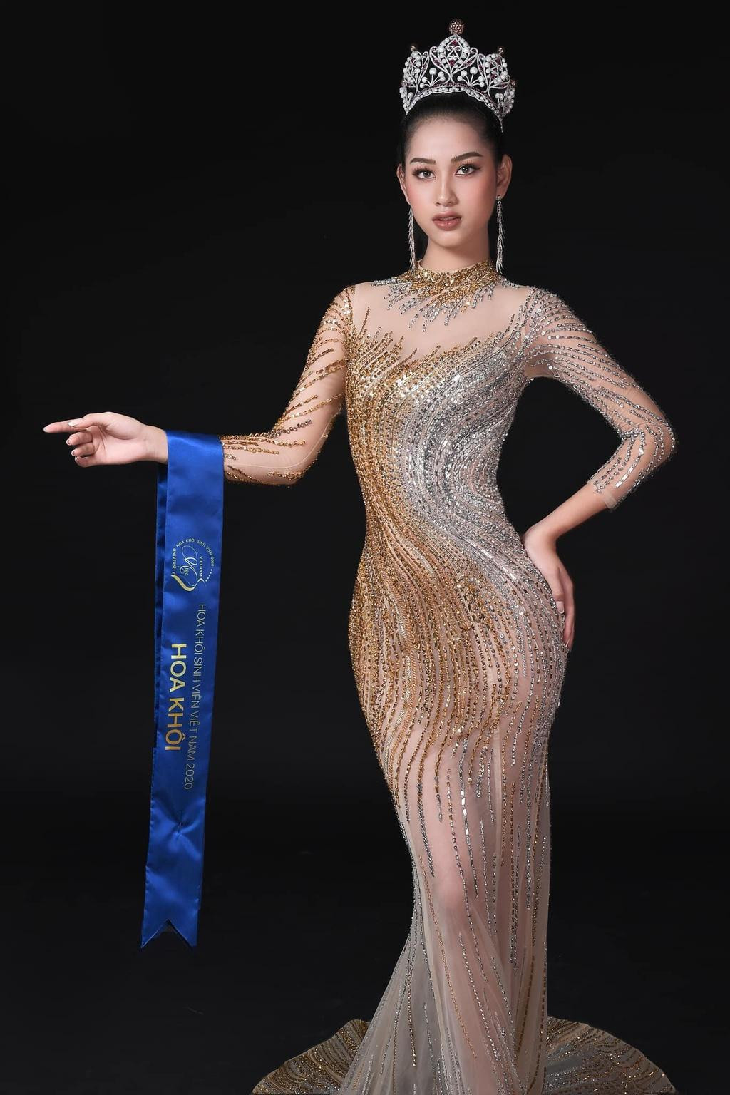 Ngoài danh hiệu Người đẹp Áo dài của cuộc thi Hoa hậu Việt Nam 2020, Tường Vy còn là Hoa khôi Sinh viên Việt Nam 2020. Ngoài danh hiệu Người đẹp Áo dài của cuộc thi Hoa hậu Việt Nam 2020, Tường Vy còn là Hoa khôi Sinh viên Việt Nam 2020.