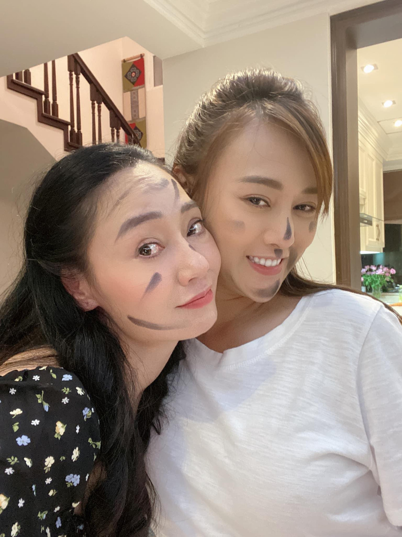 Đặc biệt là mối quan hệ giữa bà Xuân và Nam. Sau nhiều biến cố, bà Xuân đã nhận ra tình cảm và sự chân thành mà Nam dành cho mình cũng như các thành viên trong gia đình. Đặc biệt là mối quan hệ giữa bà Xuân và Nam. Sau nhiều biến cố, bà Xuân đã nhận ra tình cảm và sự chân thành mà Nam dành cho mình cũng như các thành viên trong gia đình.