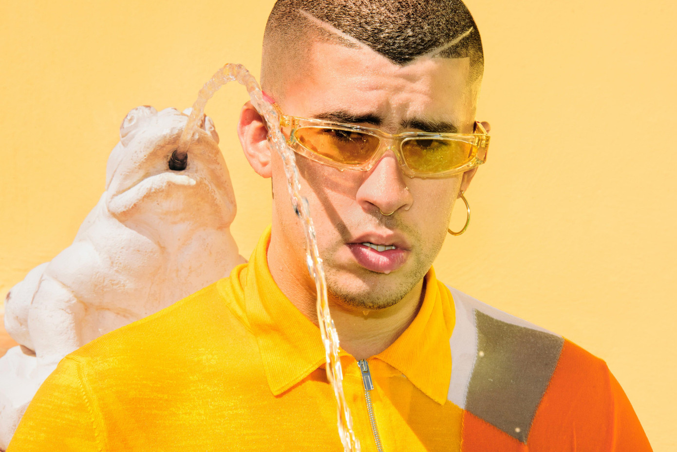Rapper người Puerto Rico Bad Bunny nổi tiếng vì tài năng âm nhạc và phong cách thời trang phóng khoáng, mang đậm dấu ấn cá nhân. J Balvin, ca sĩ Columbia được Time vinh danh năm 2020, viết về người đồng nghiệp và cũng là bạn bè thân thiết: “Giờ cậu đã là một trong những nghệ sĩ vĩ đại nhất lịch sử âm nhạc Latin”.