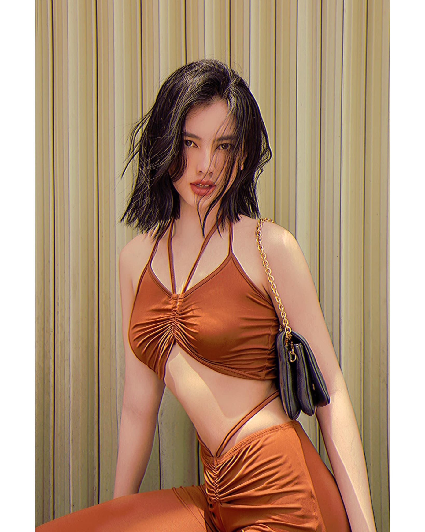 Cẩm Đan chia sẻ, cô cảm thấy may mắn khi được mọi người quan tâm và biết đến nhiều hơn sau cuộc thi Hoa hậu Việt Nam 2020. Người đẹp An Giang thừa nhận, cô có nhiều cơ hội trong công việc, nhận được nhiều lời mời hợp tác và có thu nhập tốt để lo cho gia đình, bản thân.