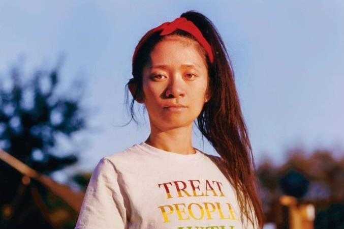 2021 là một năm đáng nhớ với Chlóe Zhao. Tại Oscar 2021, bộ phim Nomadland đã giúp cô giành hai tượng vàng cho Đạo diễn xuất sắc và Phim xuất sắc. Zhao là nữ đạo diễn gốc Á đầu tiên trong lịch sử đạt được thành tựu kép này. Cuối năm nay, khán giả sẽ được thưởng thức bom tấn siêu anh hùng Eternals do Zhao làm đạo diễn.