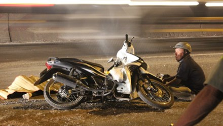 BẢN TIN ATGT: Chồng gào góc bên thi thể vợ bị ô tô cán ảnh 4