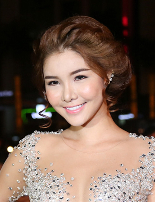 Bốn năm biến dạng gương mặt vì thẩm mỹ của Kỳ Hân ảnh 8