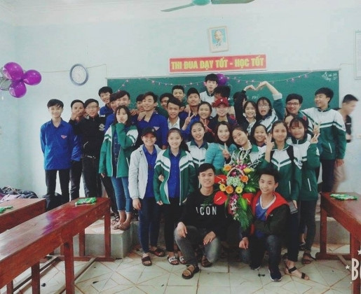 Nữ sinh Nghệ An tổ chức tiệc toàn màu hồng cho hội con trai ảnh 2