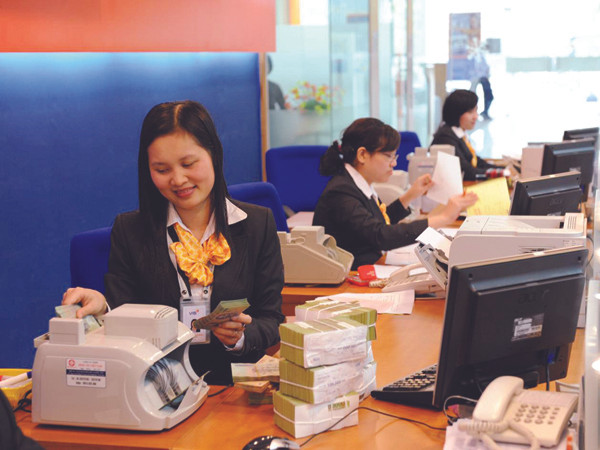 Doanh nghiệp cần chính sách lãi suất giảm và ổn định nhiều năm, chứ không chỉ 1 năm Ảnh: Hồng Vĩnh