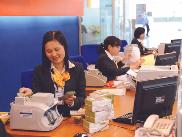 Doanh nghiệp cần chính sách lãi suất giảm và ổn định nhiều năm, chứ không chỉ 1 năm Ảnh: Hồng Vĩnh
