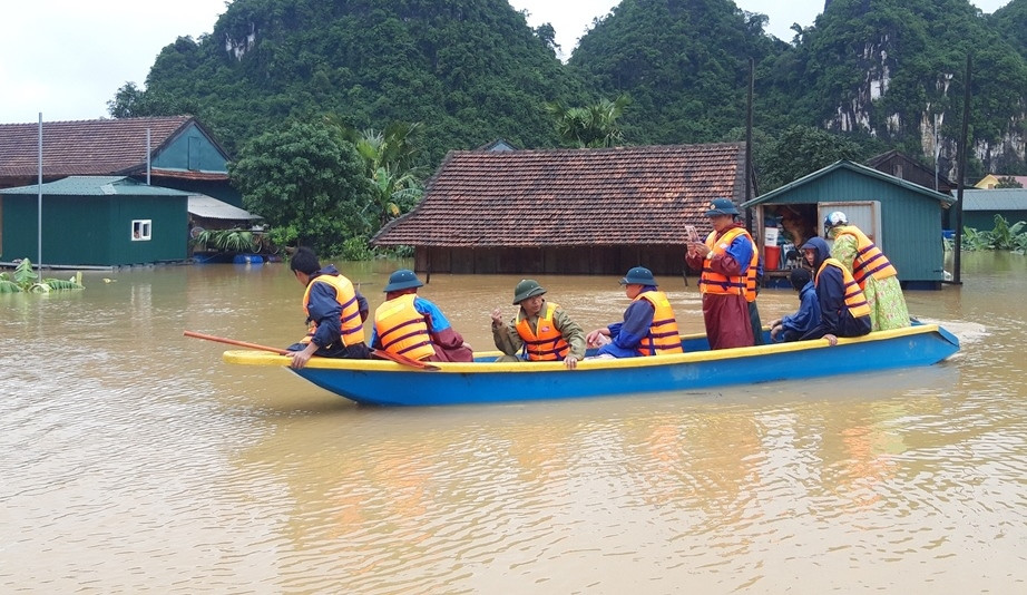 Biển nước kinh hoàng tại 'rốn lũ' Tân Hóa ảnh 2