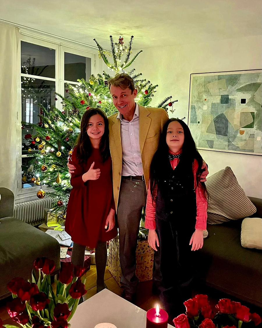 Kiến trúc sư Gerhard Heusch rất thân thiết với hai con của Hồng Nhung