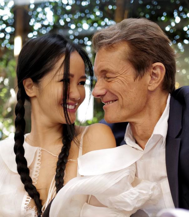 Nữ ca sĩ trẻ trung ở tuổi 50