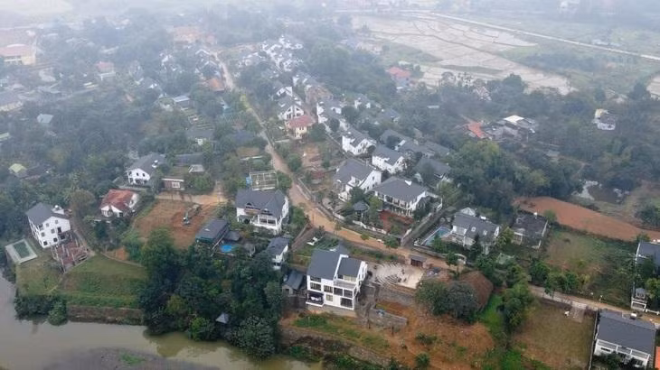 Các địa phương vào cuộc kiểm tra, ngăn chặn, xử lý triệt để tình trạng và xử lý nghiêm các trường hợp san ủi đồi núi, lấp hồ ao, bờ sông, bờ suối... để phân lô, bán nền.