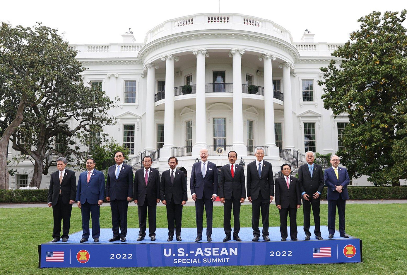 Lãnh đạo các nước ASEAN chụp ảnh chung với Tổng thống Mỹ