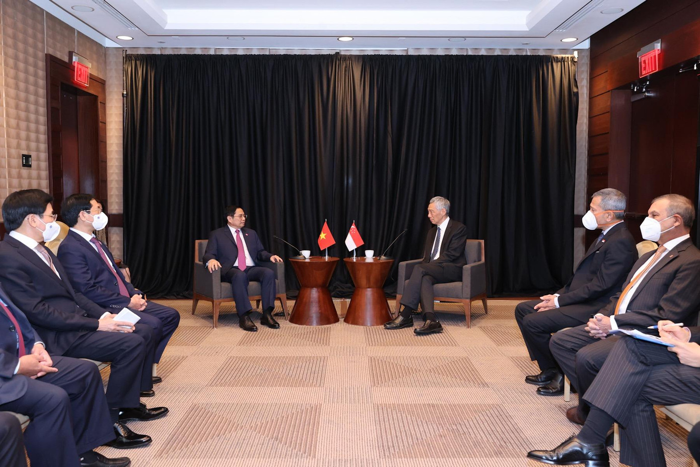 Hướng tới kỷ niệm 50 năm thiết lập quan hệ ngoại giao và 10 năm thiết lập quan hệ Đối tác Chiến lược Việt Nam- Singapore vào năm 2023, hai Thủ tướng nhất trí đẩy mạnh các chuyến thăm, tiếp xúc cấp cao; duy trì thường xuyên các cơ chế hợp tác song phương.