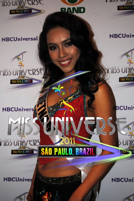 Hoàng My và chiếc áo yếm nữ tính, gợi cảm