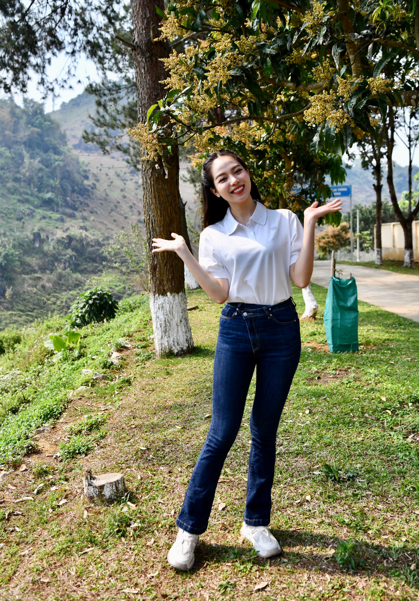 Hoa hậu Thanh Thủy háo hức khi lần đầu tới Lai Châu. “Tôi vui và hãnh diện khi được đồng hành cùng Tiền Phong Marathon năm nay. Tôi sẽ có nhiều trải nghiệm ở một giải chạy vô địch quốc gia, được rèn luyện, nâng cao tinh thần thể dục thể thao và đặc biệt là được đặt chân đến Lai Châu lần đầu tiên”, Thanh Thủy nói. Thanh Thủy chia sẻ cô đã xem những video clip trên báo Tiền Phong về cung đường của giải chạy năm nay và rất ấn tượng với 2 hàng cờ đỏ sao vàng được trang hoàng dọc các cung đường tại thành phố biên cương.