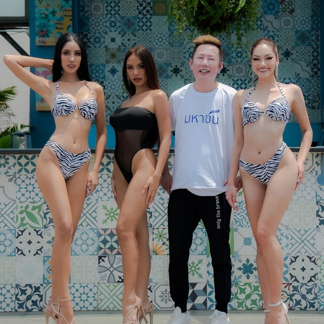 Trong chuyến đi tới Việt Nam từ ngày 23-26/3, ông Nawat và đoàn Hoa hậu Hòa bình Thái Lan đã tham gia nhiều hoạt động tại TPHCM, trong đó có buổi ghi hình, chụp ảnh với trang phục bikini tại bể bơi của một khách sạn. Đồng hành cùng ông trong chuyến đi lần này là 8 thí sinh của Miss Grand Thailand 2023 gồm Tapimsiya Kasemwuttirat, Vanessa Nattacha Wenk, Tia Li Taveepanichpan, Kamonwarai Prajakrattanakul, Ajcharee Srisuk, Tantawan Jiteelak, Kodchakorn Korntrakoon, Chayatanus Saradatta. Trên trang cá nhân, ông Nawat chia sẻ hình ảnh chụp cùng các người đẹp cấp tỉnh của Hoa hậu Hòa bình Thái Lan.