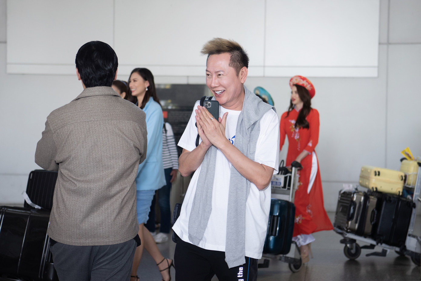 Chiều 23/3, ông Nawat cùng đoàn Miss Grand Thailand đã đến Việt Nam. Đồng hành cùng ông trong chuyến đi lần này là 8 thí sinh của Miss Grand Thailand 2023 gồm Tapimsiya Kasemwuttirat, Vanessa Nattacha Wenk, Tia Li Taveepanichpan, Kamonwarai Prajakrattanakul, Ajcharee Srisuk, Tantawan Jiteelak, Kodchakorn Korntrakoon, Chayatanus Saradatta.