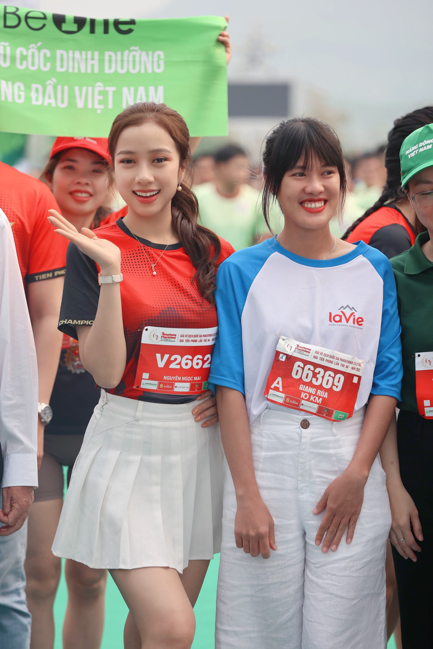 Người đẹp Nhân ái Hoa hậu Việt Nam 2022 Ngọc Mai hào hứng tham gia lễ khai mạc sáng nay.