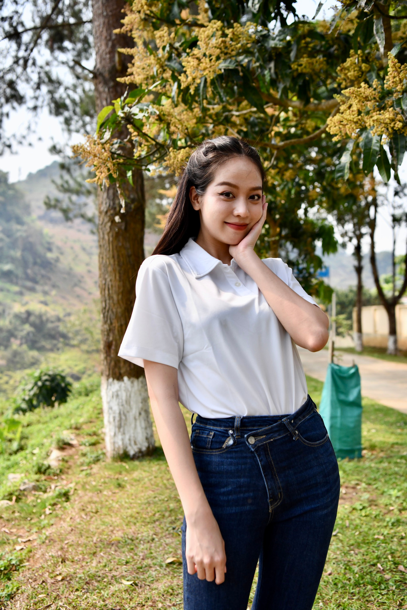 Hoa hậu Thanh Thủy háo hức khi lần đầu tới Lai Châu. “Tôi vui và hãnh diện khi được đồng hành cùng Tiền Phong Marathon năm nay. Tôi sẽ có nhiều trải nghiệm ở một giải chạy vô địch quốc gia, được rèn luyện, nâng cao tinh thần thể dục thể thao và đặc biệt là được đặt chân đến Lai Châu lần đầu tiên”, Thanh Thủy nói. Thanh Thủy chia sẻ cô đã xem những video clip trên báo Tiền Phong về cung đường của giải chạy năm nay và rất ấn tượng với 2 hàng cờ đỏ sao vàng được trang hoàng dọc các cung đường tại thành phố biên cương.