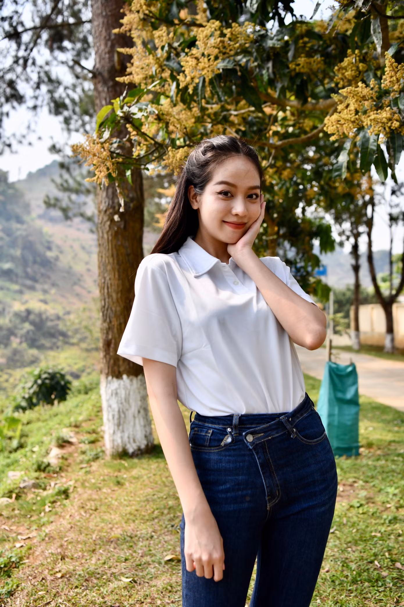 Hoa hậu Thanh Thủy háo hức khi lần đầu tới Lai Châu. “Tôi vui và hãnh diện khi được đồng hành cùng Tiền Phong Marathon năm nay. Tôi sẽ có nhiều trải nghiệm ở một giải chạy vô địch quốc gia, được rèn luyện, nâng cao tinh thần thể dục thể thao và đặc biệt là được đặt chân đến Lai Châu lần đầu tiên”, Thanh Thủy nói. Thanh Thủy chia sẻ cô đã xem những video clip trên báo Tiền Phong về cung đường của giải chạy năm nay và rất ấn tượng với 2 hàng cờ đỏ sao vàng được trang hoàng dọc các cung đường tại thành phố biên cương.