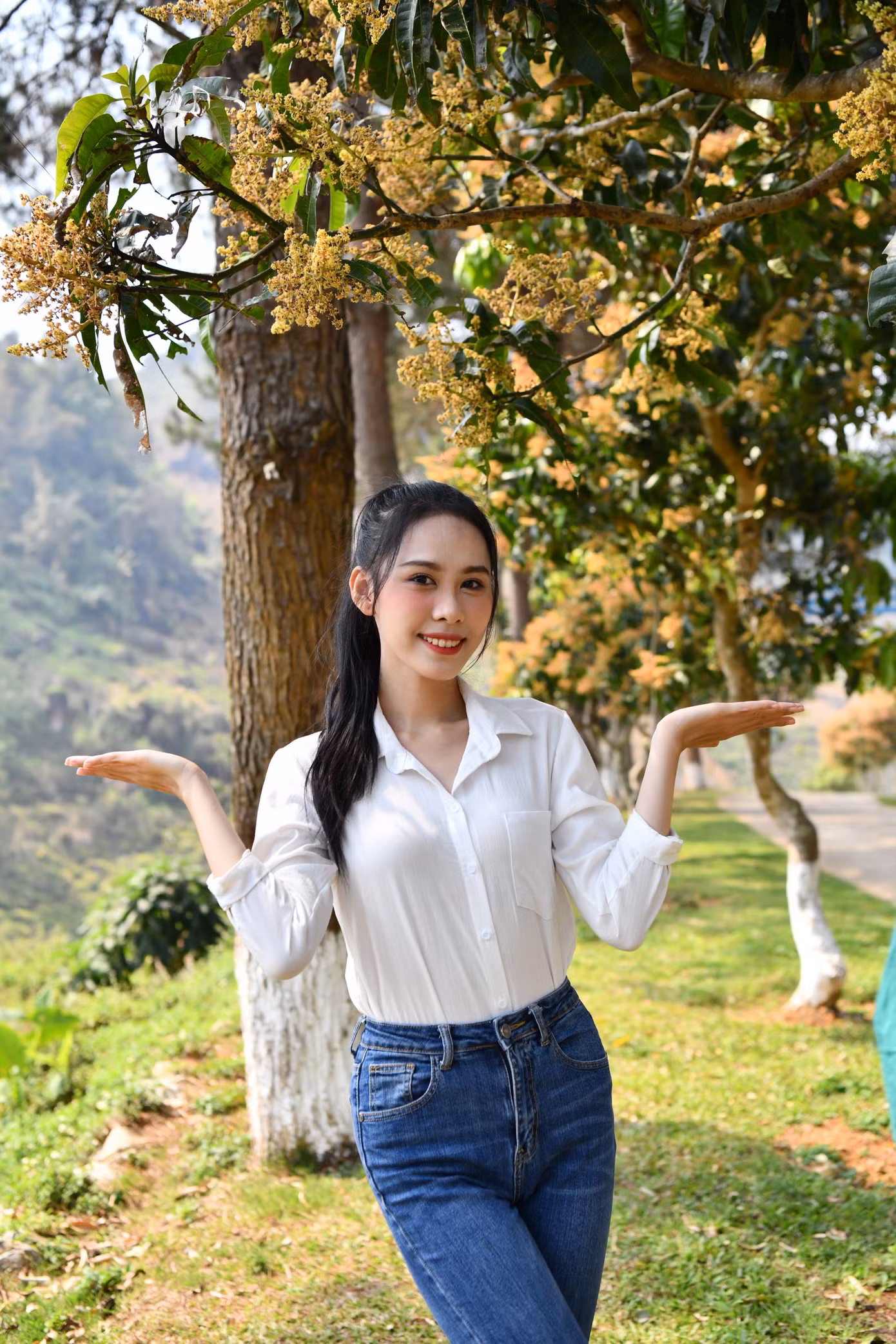Á hậu Ngọc Hằng cũng là người đẹp lần đầu tiên đặt chân tới Lai Châu. Cô chia sẻ cảm xúc vui mừng, tự hào khi được tham gia Tiền Phong Marathon 2023 để truyền cảm hứng, năng lượng tích cực về thể thao tới giới trẻ. Ngọc Hằng là một người đẹp ăn chay trường, cô cũng thường xuyên tập thể thao để rèn luyện sức khỏe.