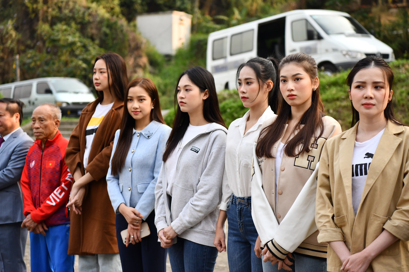 Tham dự chương trình còn có Hoa hậu Việt Nam 2018 Trần Tiểu Vy; Hoa hậu Việt Nam 2022 Huỳnh Thanh Thuỷ; Hoa hậu Liên lục địa 2022 Lê Nguyễn Bảo Ngọc; Hoa hậu Hòa bình Việt Nam 2022 Đoàn Thiên Ân; Á hậu 2 Hoa hậu Việt Nam 2020 Ngọc Thảo; Á hậu 1 Hoa hậu Việt Nam 2022 Trịnh Thuỳ Linh; Á hậu 2 Hoa hậu Việt Nam 2022 Ngọc Hằng; Người đẹp Nhân ái Hoa hậu Việt Nam 2022 Ngọc Mai; Hoa khôi Cần Thơ Huỳnh Thuý Vi.