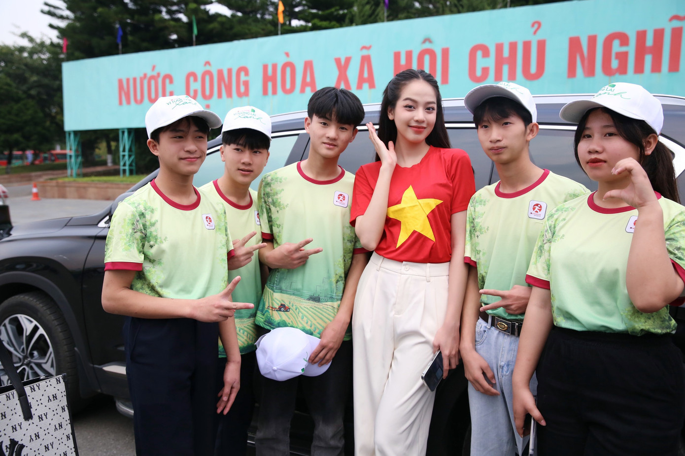 Sự xuất hiện của các hoa hậu, á hậu trong thời gian diễn ra giải chạy Tiền Phong Marathon 2023 ở Lai Châu thu hút sự chú ý của khách du lịch và các vận động viên.