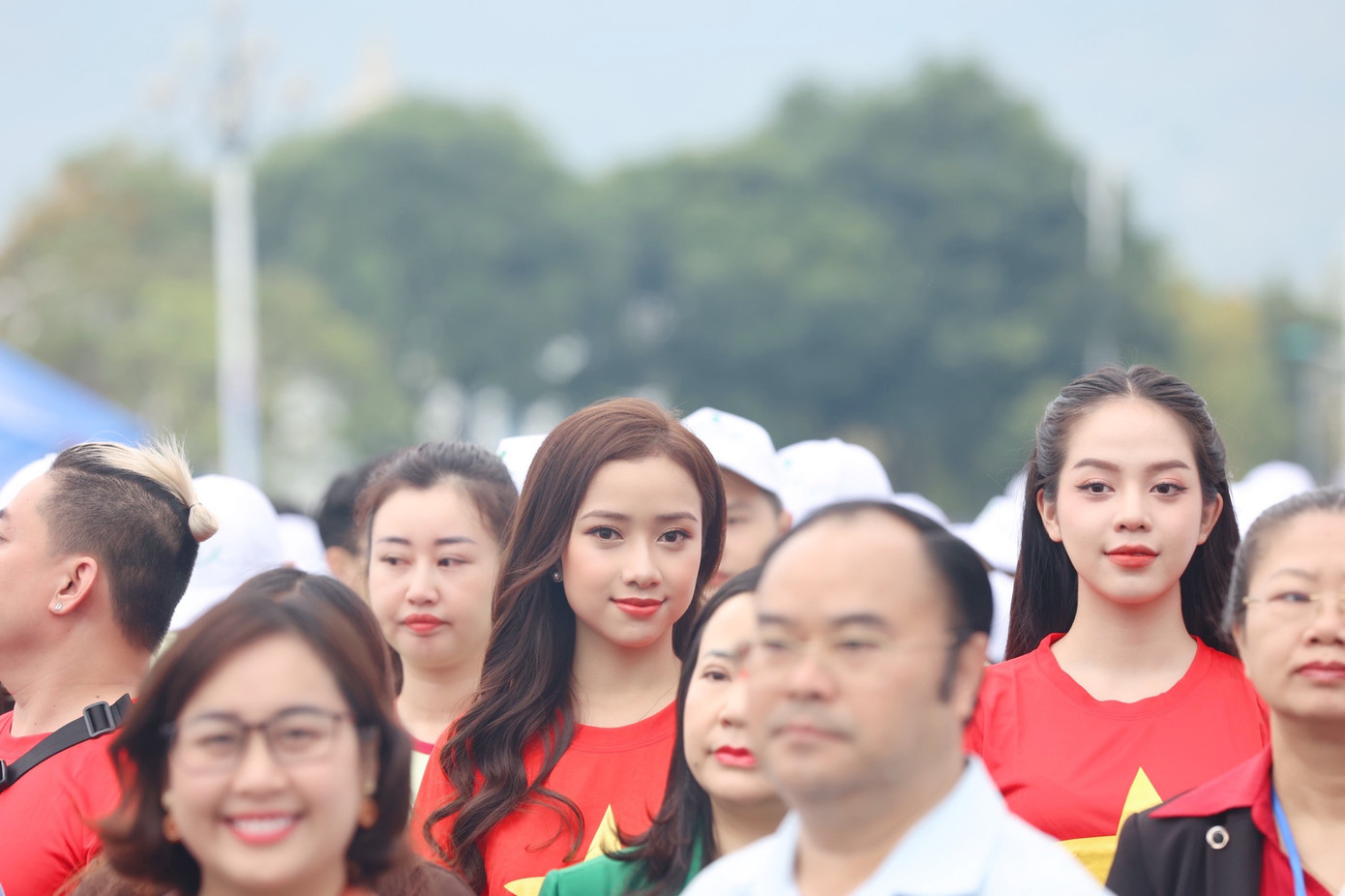 Sáng 25/3, các hoa hậu, á hậu và người đẹp cùng tham dự Lễ thượng cờ Tổ quốc tại Quảng trường Nhân dân. Lễ thượng cờ Tổ quốc tại miền biên viễn Lai Châu mang ý nghĩa tuyên truyền, giáo dục sâu sắc về niềm tự hào dân tộc, lòng yêu nước, trách nhiệm bảo vệ chủ quyền và toàn vẹn lãnh thổ của Tổ quốc.