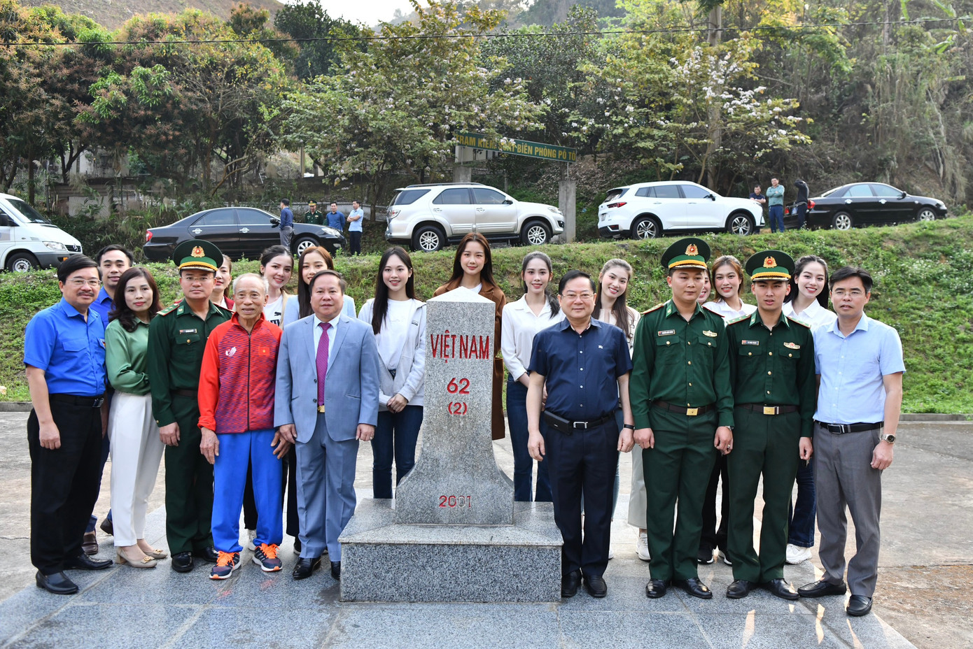 Ngày 24/3, tại Đồn biên phòng Huổi Luông (huyện Phong Thổ, tỉnh Lai Châu), Ban tổ chức Tiền Phong Marathon 2023 cùng các hoa hậu, á hậu và người đẹp giao lưu với Bộ đội Biên phòng tỉnh Lai Châu.