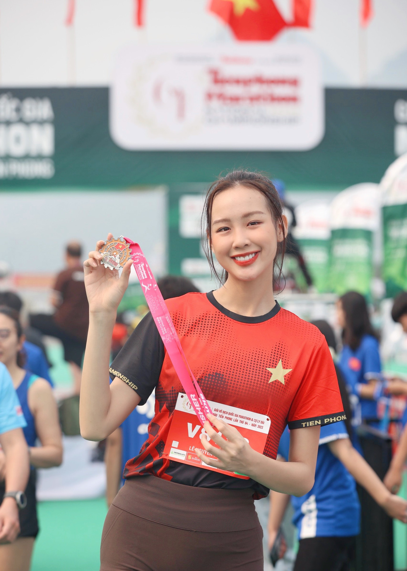Hoa hậu Liên lục địa Bảo Ngọc tích cực tham gia đường chạy Tiền Phong Marathon 2023.