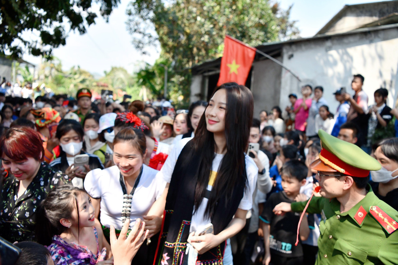 Tham dự sự kiện có Hoa hậu Việt Nam năm 2018 Trần Tiểu Vy; Hoa hậu Việt Nam năm 2022 Huỳnh Thanh Thủy; Hoa hậu Liên lục địa năm 2022 Lê Nguyễn Bảo Ngọc; Hoa hậu Hòa bình Việt Nam năm 2022 Đoàn Thiên Ân; Á hậu 2 Hoa hậu Việt Nam năm 2020 Ngọc Thảo; Á hậu 1 Hoa hậu Việt Nam năm 2022 Trịnh Thuỳ Linh; Á hậu 2 Hoa hậu Việt Nam năm 2022 Ngọc Hằng; Người đẹp Nhân ái Hoa hậu Việt Nam năm 2022 Ngọc Mai; Hoa khôi Cần Thơ Huỳnh Thuý Vi.