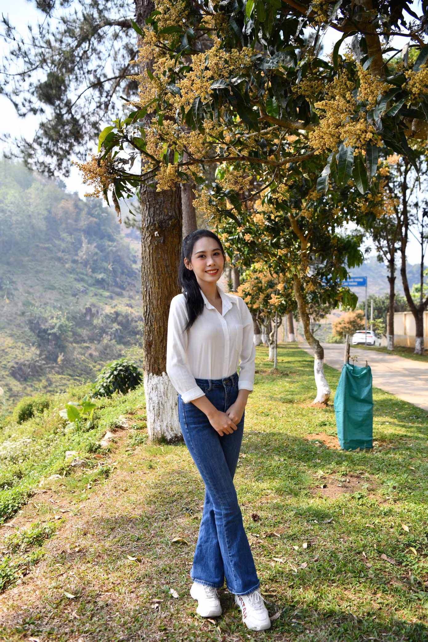 Á hậu Ngọc Hằng cũng là người đẹp lần đầu tiên đặt chân tới Lai Châu. Cô chia sẻ cảm xúc vui mừng, tự hào khi được tham gia Tiền Phong Marathon 2023 để truyền cảm hứng, năng lượng tích cực về thể thao tới giới trẻ. Ngọc Hằng là một người đẹp ăn chay trường, cô cũng thường xuyên tập thể thao để rèn luyện sức khỏe.